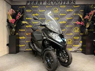 piaggio mp3 300 scooter hpe euro5 deep black | 2024 | 2824km | gar zwart