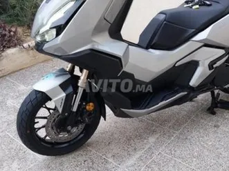honda adv 350 suréquipée