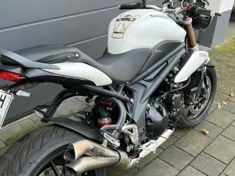 triumph speed triple 1050