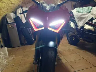 ducati panigale v4 s rosso