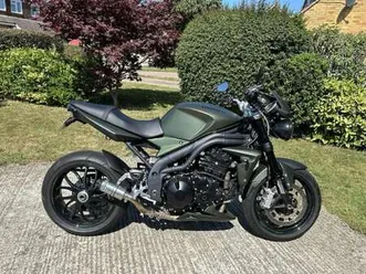 triumph speed triple 1050 verde