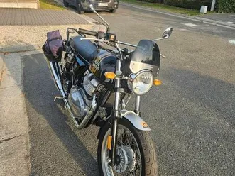 ② royald enfield interceptor 650 black edition