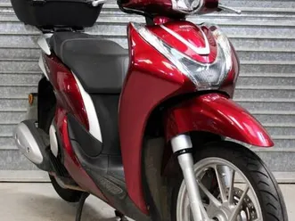 2023 23 honda fsh 125-m sh mode keyless scooter new shape cat n red new mot 2k