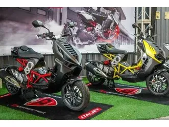 italjet dragster 200 cc naked sports automatic scooter was £5299 now £3699
