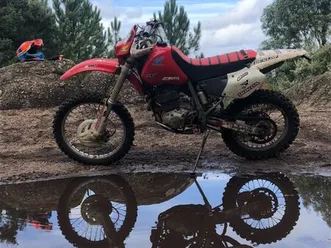 xr400 em bom estado carreira e fonte coberta