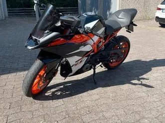 ktm rc 390 mit akrapovic auspuff!