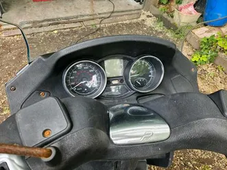 piaggio mp3 400