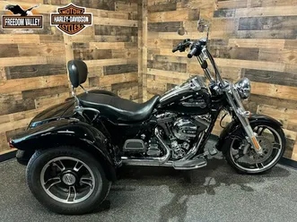 2015 harley-davidson® freewheeler™ vivid black flrt