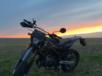 vend moto rieju mrt black series