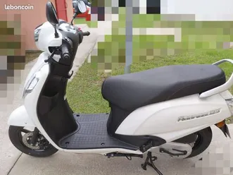 vends scooter suzuki 125 cm3