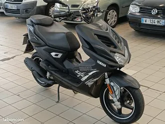 tres beau scooter yamaha