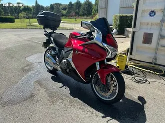 honda vfr 1200 gt sportive en bonne état
