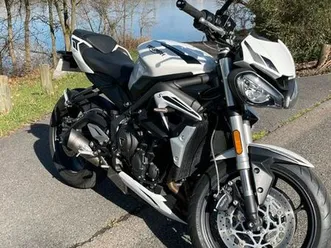 triumph street triple s 660 - 2022 - 1ère main - 8000 km - a2 / full