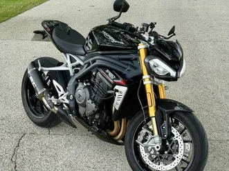 triumph speed triple 1200 rs