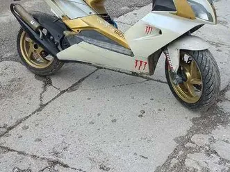 aprilia sr 50 bianco