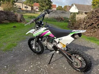 ycf 125