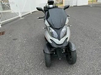 scooter version 2015 excellent état urgent