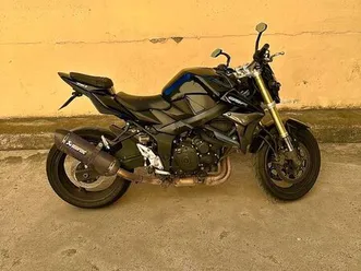 suzuki gsr 750