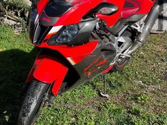 aprilia rsv 1000