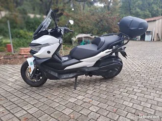 voge sr4 1ère main avec top case