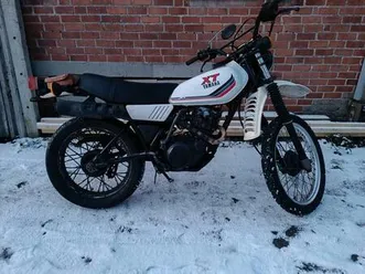 ② 2 yamaha xt 250 - witte en rode