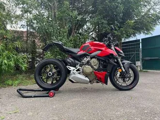 ducati streetfighter v4 mit viel zubehã¶r in gepflegtem zustand