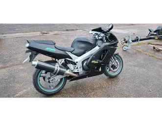 verkaufe eine kawasaki zx9r