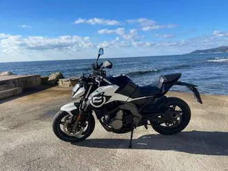 cfmoto 650 nk naked bianco