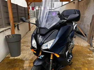 honda forza 750 (avec valise)
