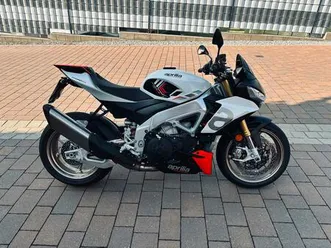 aprilia tuono v4