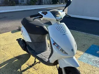 scooter piaggio zip