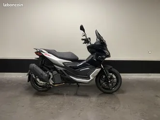 aprilia sr gt 125 sous garantie constructeur