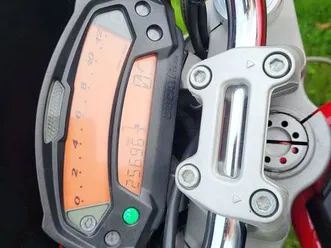 moto ducati monster 696