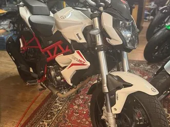 benelli bn 125 naked bike mit topcase - b196 tauglich