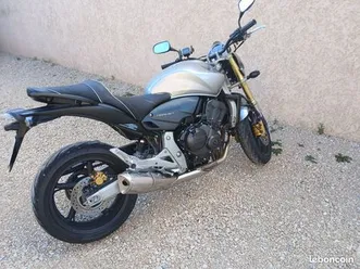 moto hornet