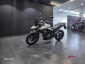triumph tiger 900 900 gt bianco