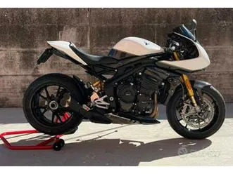 triumph speed triple 1200 rr