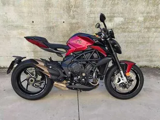 mv agusta brutale 800 rr con gravame rosso