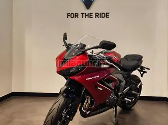 triumph - daytona 660