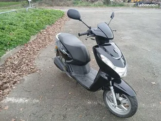 vend scooter peugeot kisbee
