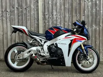 honda cbr 1000 rr fireblade hrc 2011 (11) super sport + great spec