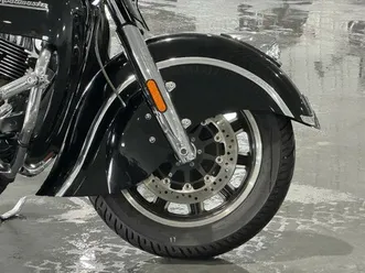 2017 indian motorcycle® roadmaster® thunder black