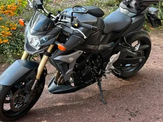 suzuki gsr 750