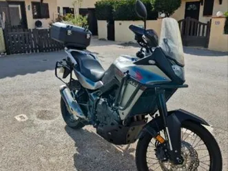 vends honda transalp 750 équipée voyage
