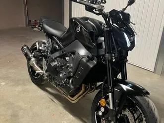 mt 09 full black version a 120ch