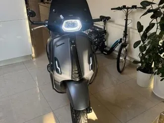② vespa sprint 50 cc - gris mat - avec éclairage angélique