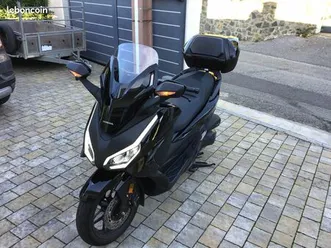 força 350 top box modèle 2025