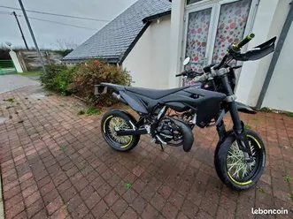 moto 50 cm3 à vitesse