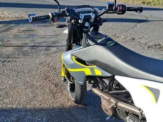 husqvarna 701 supermoto giallo