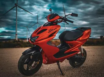 yamaha aerox - top zustand, gepflegt mit vielen ersatzteilen